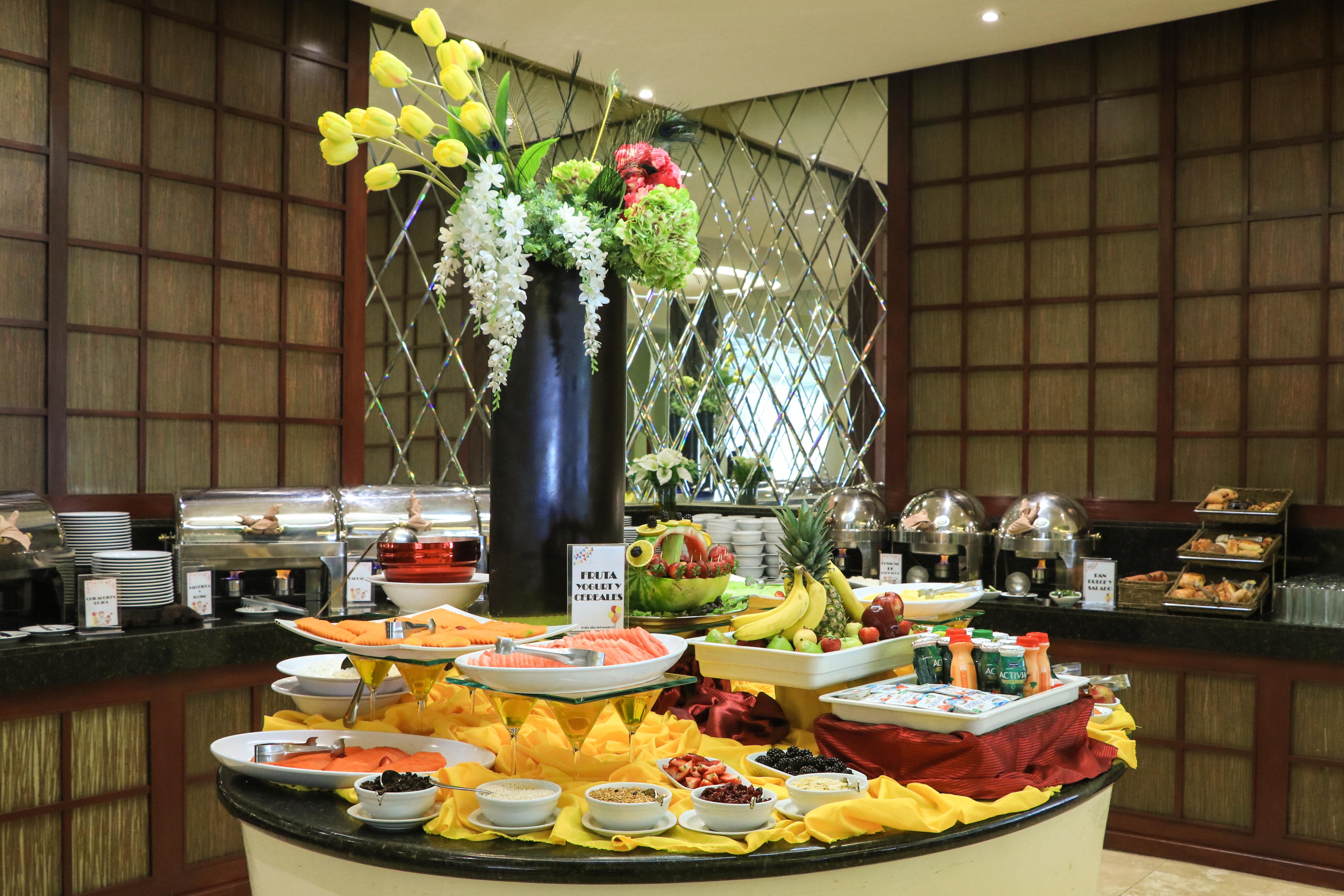 Belair Unique Mexico City Wtc, Trademark By Wyndham Luaran gambar A fruit salad buffet