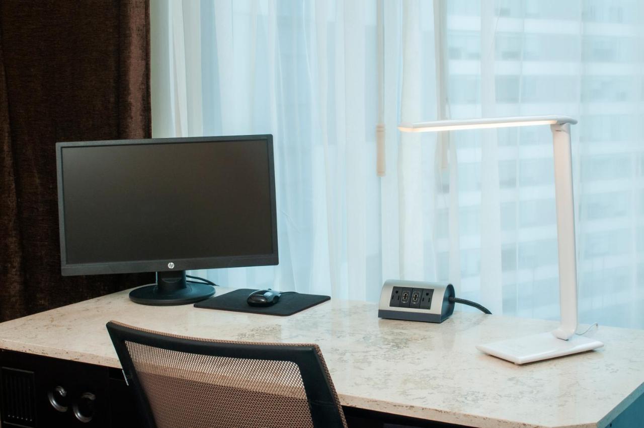 Belair Unique Mexico City Wtc, Trademark By Wyndham Luaran gambar A modern LED desk lamp